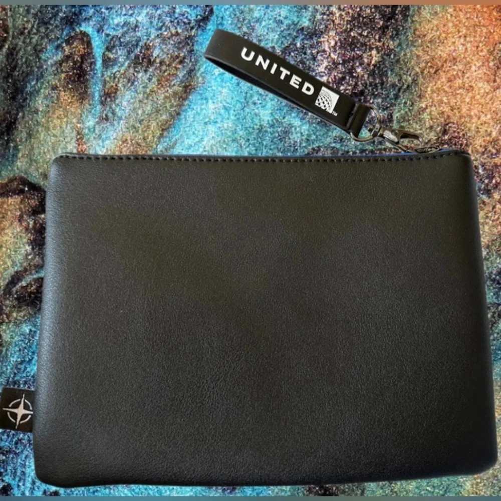 Star Wars Zip Cosmetic Pouch w/ Star Wars Rise of Skywalker Branding